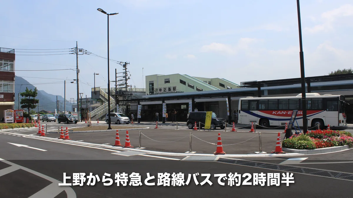 JR吾妻線の中之条駅と駅前のバス乗り場