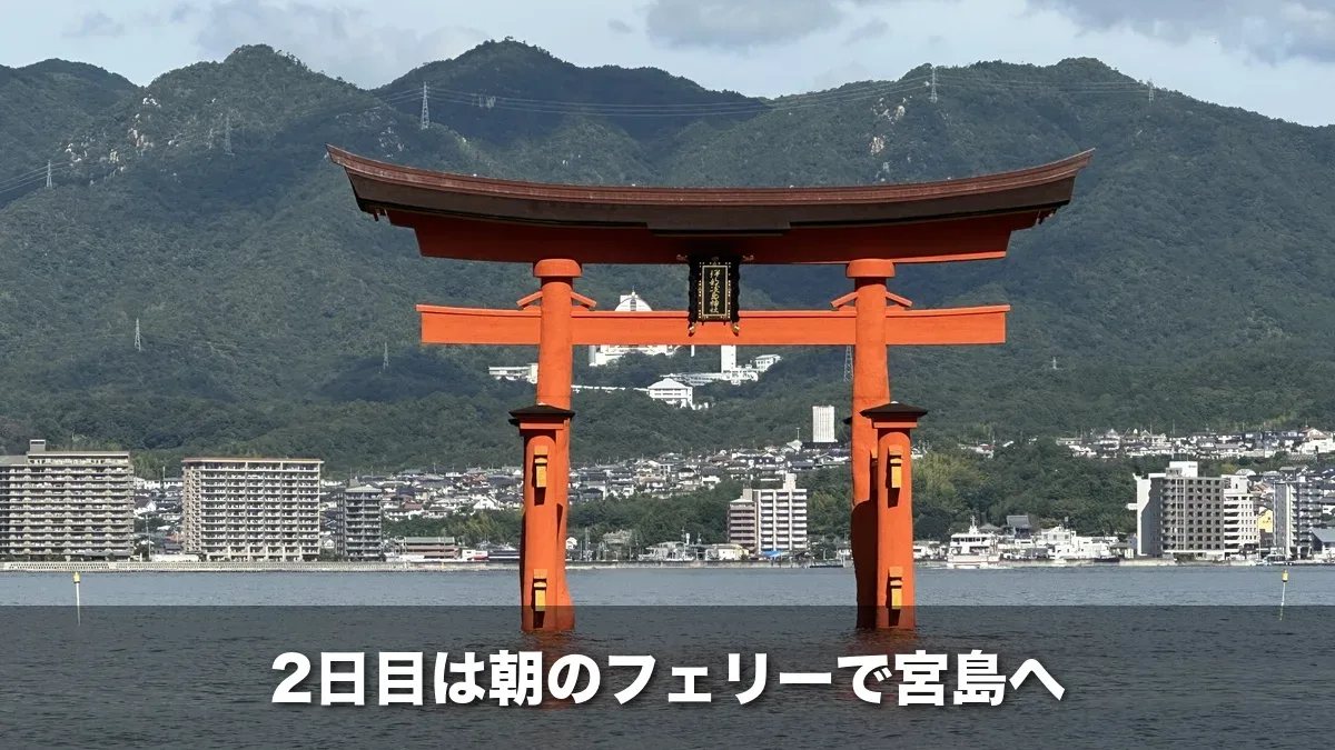 海に立つ厳島神社の大鳥居