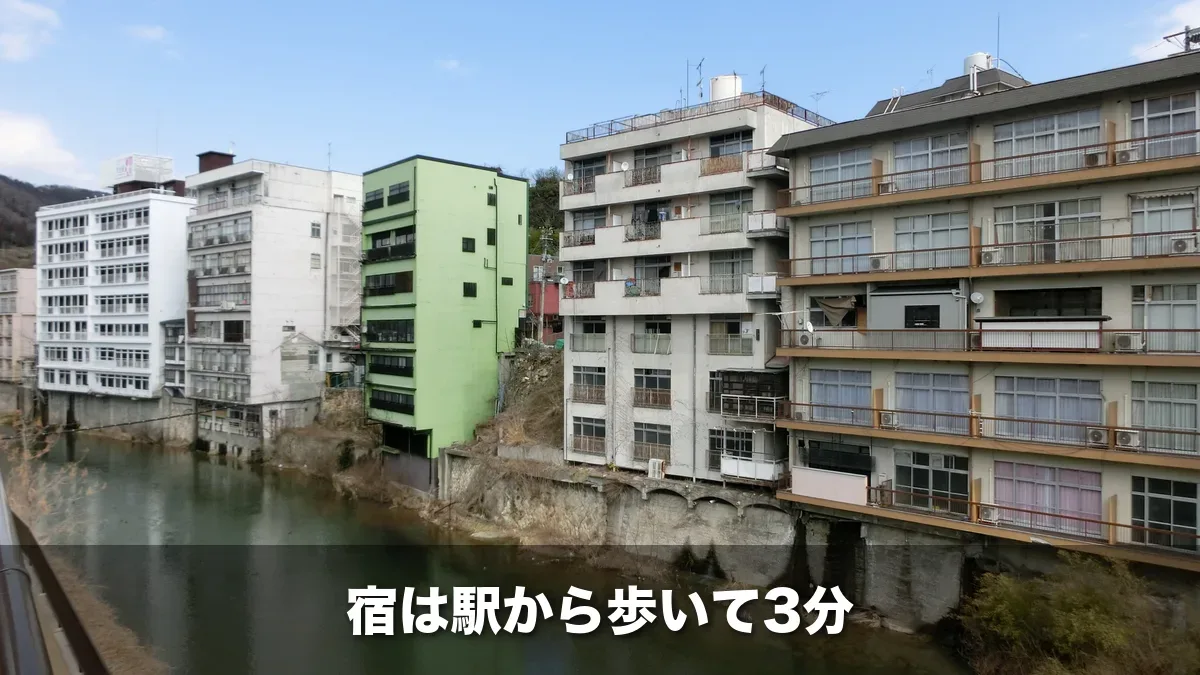 摺上川に面した飯坂温泉の旅館街