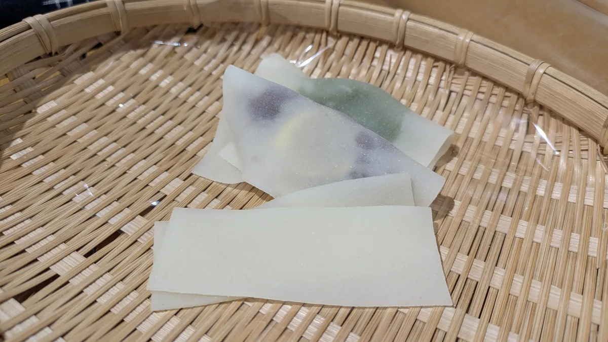 竹ざるにのった生八ツ橋（元祖八ツ橋 西尾為忠商店 清水店）