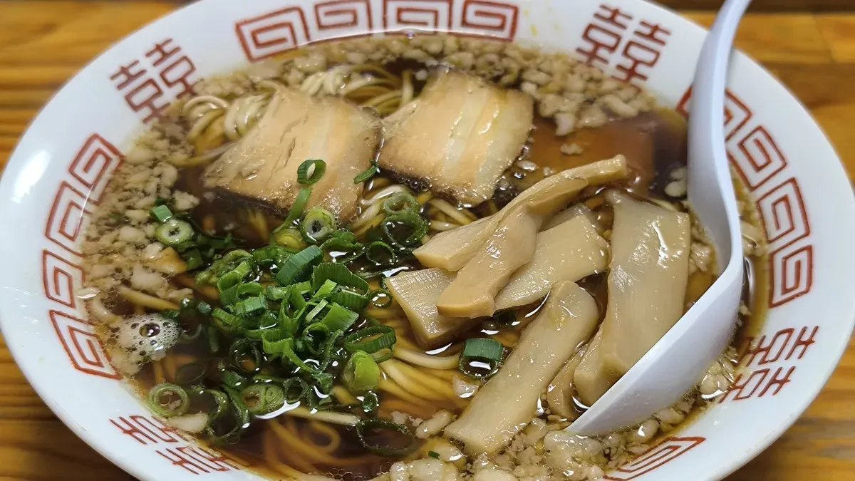 背脂の浮いた尾道ラーメン